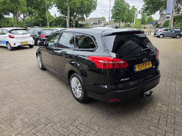 Ford FOCUS Wagon 1.0 Lease Edition / Airco/ Navigatie/ Cruise/ Apple carplay/ PDC