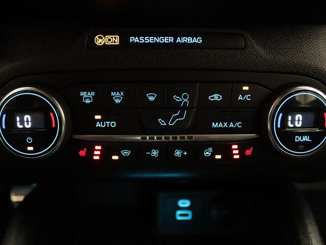 Ford FOCUS Wagon EcoBoost Hybrid ST Line Style Winter Package