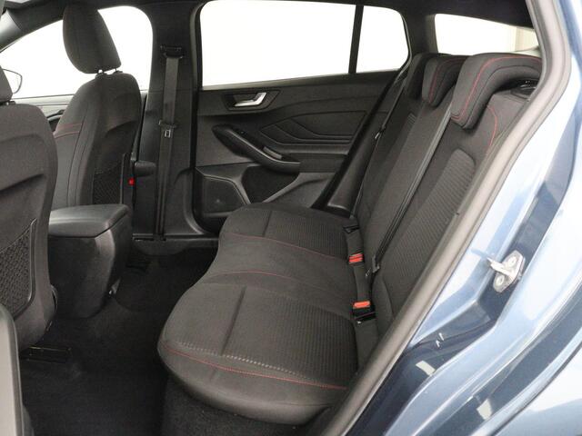 Ford FOCUS 1.5 EcoBoost ST Line | Trekhaak | Stoel & Stuurverwarming | Keyless | Carplay | Climate control | Parkeerhulp | Full LED | Cruise control | Navigatie | Bluetooth | Getint glas