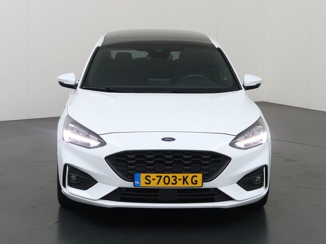 Ford FOCUS 1.0 EcoBoost St Line | Trekhaak | Panoramadak | Winterpakket | Cruise Control Adaptief | Parkeercamera |