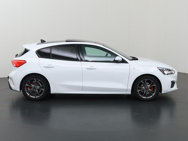 Ford FOCUS 1.0 EcoBoost St Line | Trekhaak | Panoramadak | Winterpakket | Cruise Control Adaptief | Parkeercamera |
