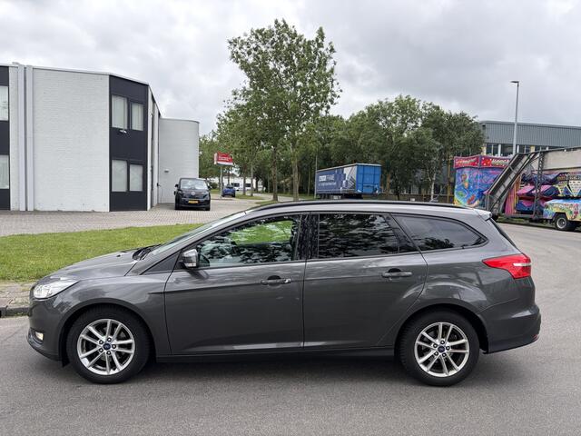 Ford FOCUS Wagon 1.0i Lease Edition 6-Bak 126 PK. Distributieriem en waterpomp vervangen bij 197.000 KM !!! Zeer fijn rijdende auto !!