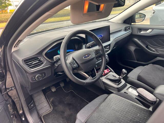 Ford FOCUS 1.0 EcoBoost Hybrid Active X 155pk | Driver Assistance Pack | Trekhaak | SYNC 4 Navigatie | Winterpack