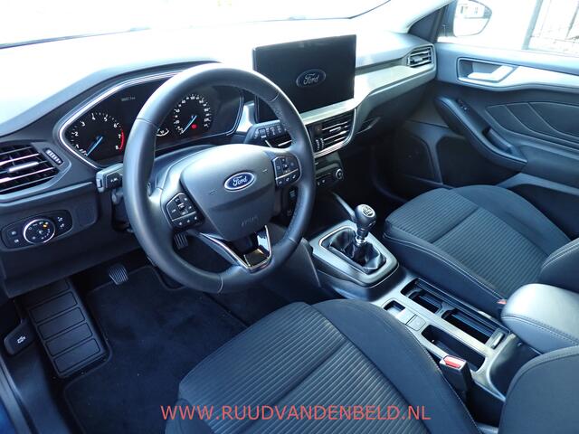 Ford FOCUS 1.0 EcoBoost Hybrid ST-LINE / CAMERA / TREKHAAK / STOEL + STUURVERWARMING