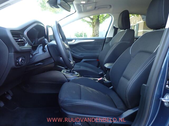 Ford FOCUS 1.0 EcoBoost Hybrid ST-LINE / CAMERA / TREKHAAK / STOEL + STUURVERWARMING