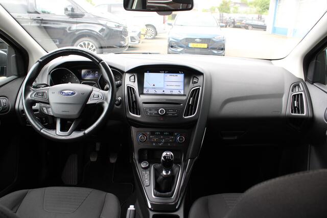 Ford FOCUS Wagon 1.0 Titanium | Stoelverwarming | Cruise Control | Navigatie | Parkeersensoren | Lichtmetalen Velgen |