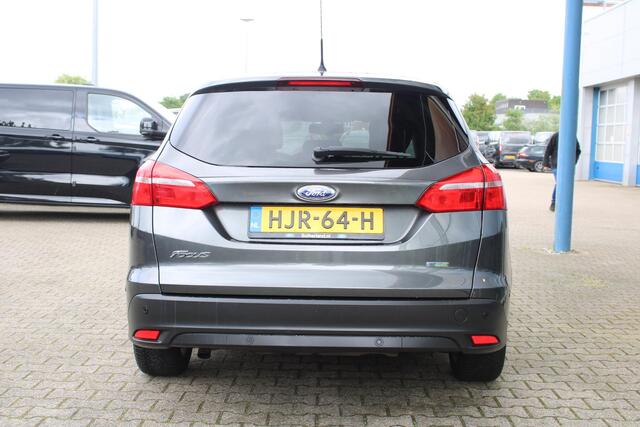 Ford FOCUS Wagon 1.0 Titanium | Stoelverwarming | Cruise Control | Navigatie | Parkeersensoren | Lichtmetalen Velgen |