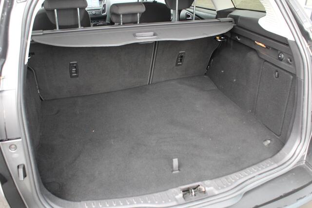 Ford FOCUS Wagon 1.0 Titanium | Stoelverwarming | Cruise Control | Navigatie | Parkeersensoren | Lichtmetalen Velgen |