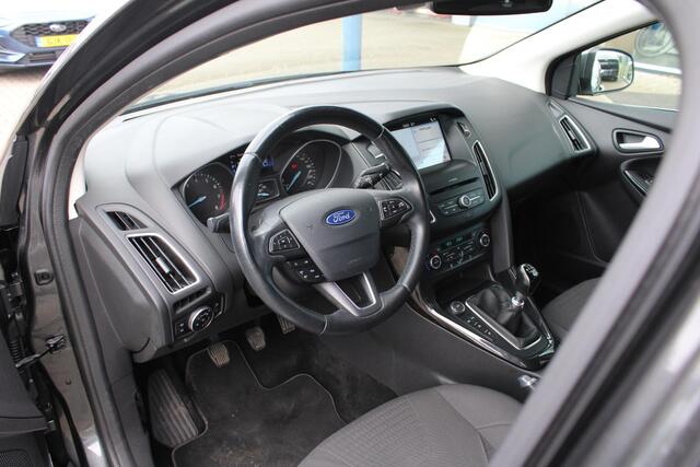 Ford FOCUS Wagon 1.0 Titanium | Stoelverwarming | Cruise Control | Navigatie | Parkeersensoren | Lichtmetalen Velgen |
