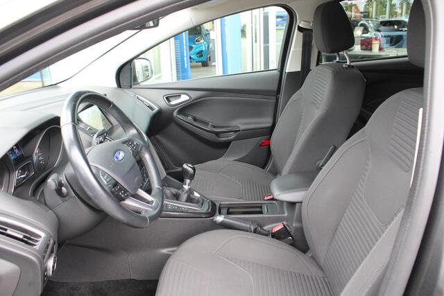 Ford FOCUS Wagon 1.0 Titanium | Stoelverwarming | Cruise Control | Navigatie | Parkeersensoren | Lichtmetalen Velgen |
