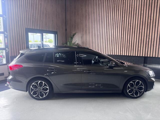 Ford FOCUS Wagon 1.0 EcoB. ST KEYLESS/STOELVERWARMING/PANO