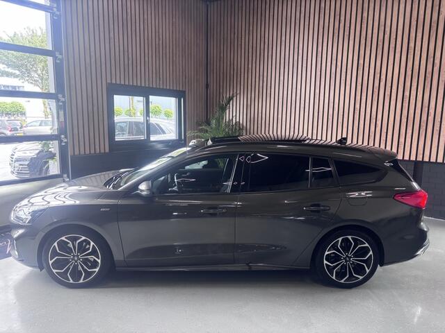 Ford FOCUS Wagon 1.0 EcoB. ST KEYLESS/STOELVERWARMING/PANO