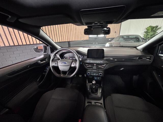 Ford FOCUS Wagon 1.0 EcoB. ST KEYLESS/STOELVERWARMING/PANO
