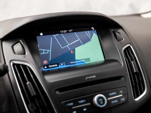 Ford FOCUS Wagon 1.0 Titanium Sport Automaat (NAVIGATIE, CLIMATE, STOELVERWARMING, GETINT GLAS, GETINT GLAS, SPORTSTOELEN, PARKEERSENSOREN, LM VELGEN, CRUISE, NIEUWE APK, NIEUWSTAAT)