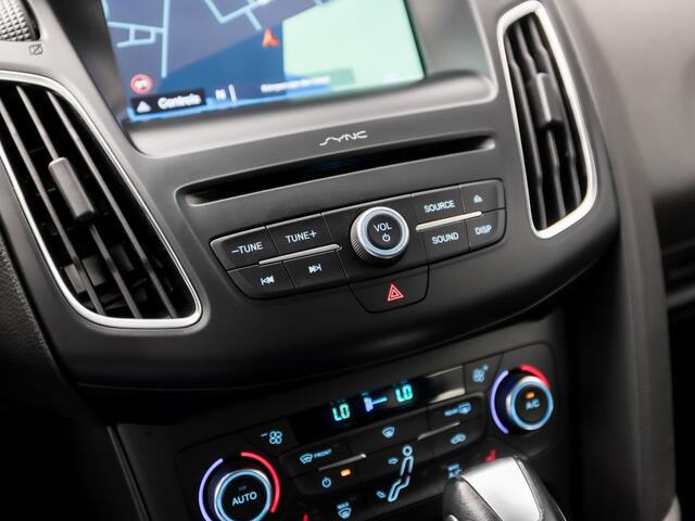 Ford FOCUS Wagon 1.0 Titanium Sport Automaat (NAVIGATIE, CLIMATE, STOELVERWARMING, GETINT GLAS, GETINT GLAS, SPORTSTOELEN, PARKEERSENSOREN, LM VELGEN, CRUISE, NIEUWE APK, NIEUWSTAAT)