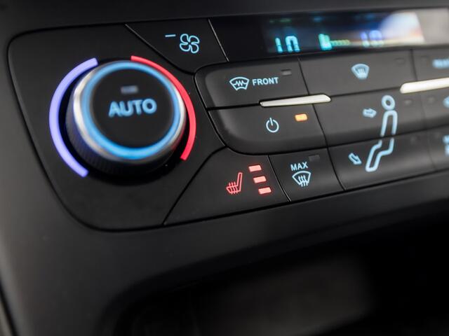Ford FOCUS Wagon 1.0 Titanium Sport Automaat (NAVIGATIE, CLIMATE, STOELVERWARMING, GETINT GLAS, GETINT GLAS, SPORTSTOELEN, PARKEERSENSOREN, LM VELGEN, CRUISE, NIEUWE APK, NIEUWSTAAT)