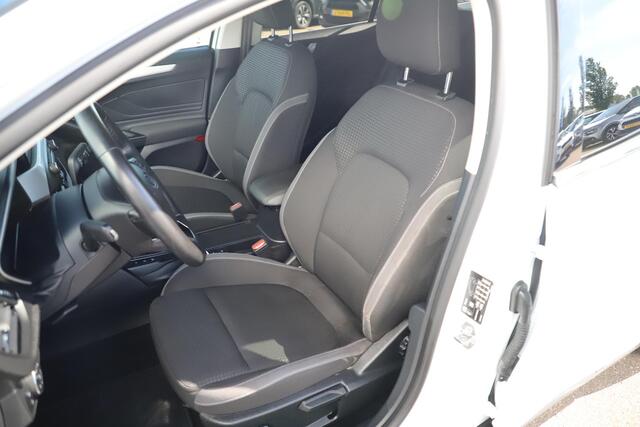 Ford FOCUS Wagon 1.5 EcoBlue Trend Edition Business Trekhaak Navigatie Carplay Android Airco Cruise Control 16 inch LMV Donkere Ramen