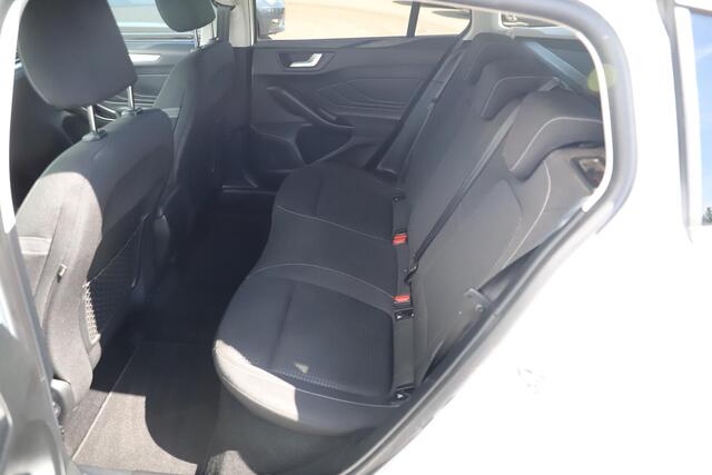 Ford FOCUS Wagon 1.5 EcoBlue Trend Edition Business Trekhaak Navigatie Carplay Android Airco Cruise Control 16 inch LMV Donkere Ramen