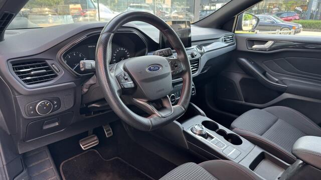 Ford FOCUS Wagon 1.5 EcoB. ST L. Bns