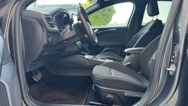 Ford FOCUS Wagon 1.5 EcoB. ST L. Bns