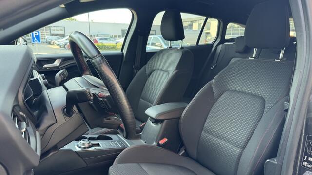 Ford FOCUS Wagon 1.5 EcoB. ST L. Bns