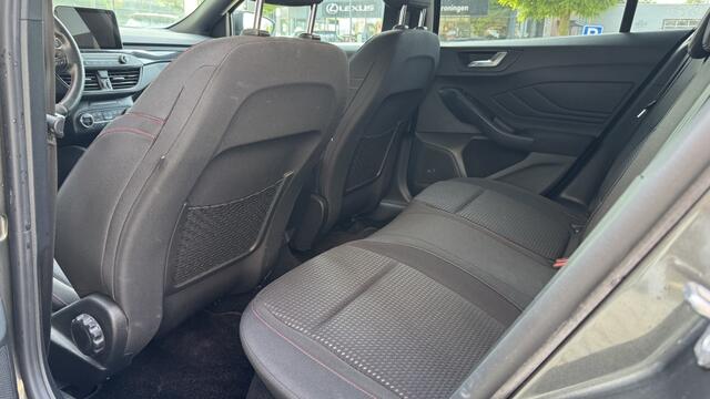Ford FOCUS Wagon 1.5 EcoB. ST L. Bns