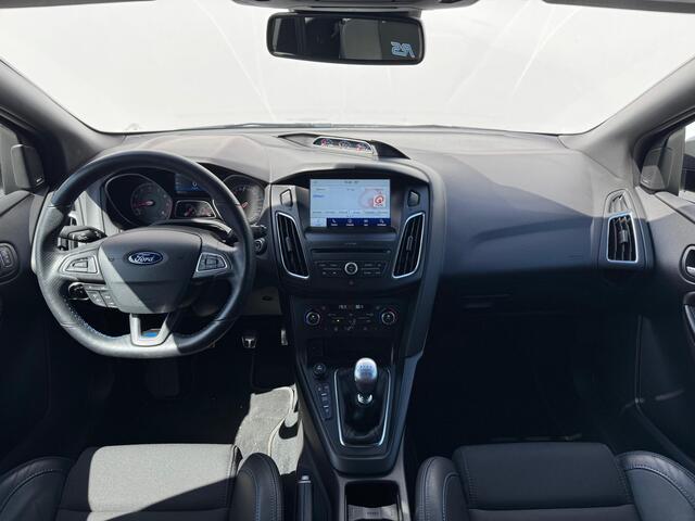 Ford FOCUS 2.3 350PK RS AWD | Recaro Seats | Xenon Verlichting | Winter Pack | Sony Audio | Pano | 100% dealeronderhouden |