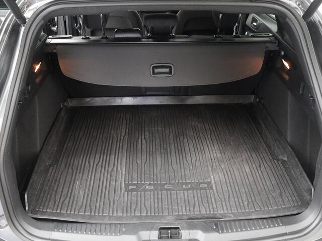 Ford FOCUS Wagon 1.5 EcoBoost 150pk ST Line X | Trekhaak | Winterpack | Elekt. A.klep | 18" LMV | Camera |