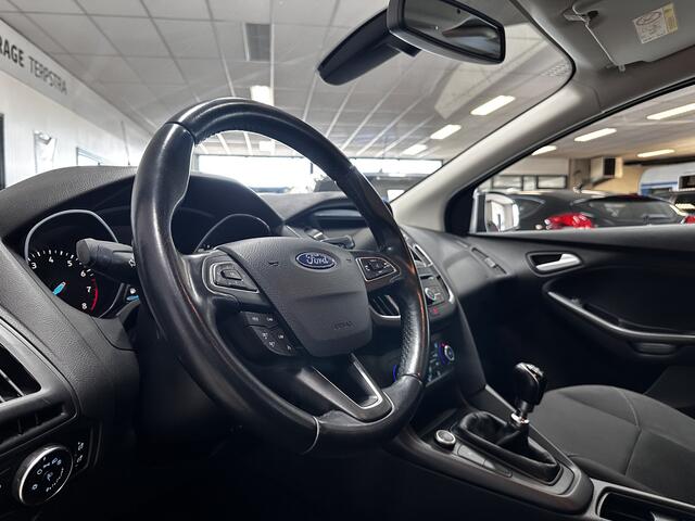 Ford FOCUS Wagon 1.0 Lease Edition/ Camera/ Apple + Android/ Navi/ Clima/ Cruise/ Elek. pakket/ Isofix/ Bluetooth/ Armsteun/ Multi. LEDER. Stuur/ 16'' LMV/ Mistl./ PDC.