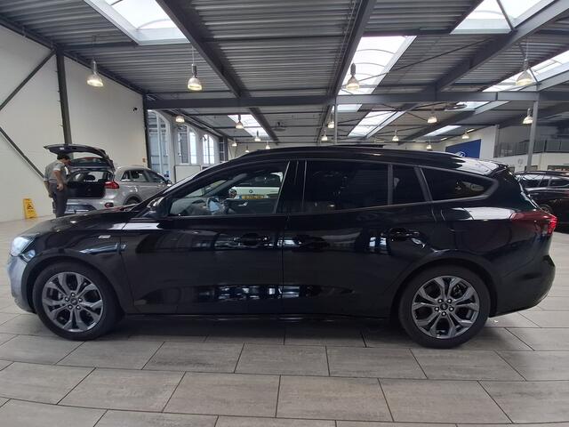 Ford FOCUS Wagon EcoBoost Hybrid 155 pk ST-Line | Pano | Winterpack | Cruise control | Climate control | SYNC 4 | All-season banden |