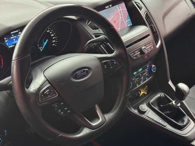 Ford FOCUS Wagon 1.0 ST-Line | Candy red | Trekhaak | NL origineel