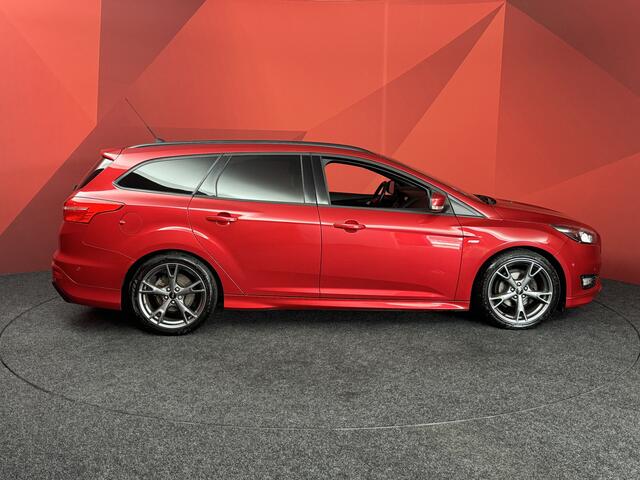 Ford FOCUS Wagon 1.0 ST-Line | Candy red | Trekhaak | NL origineel