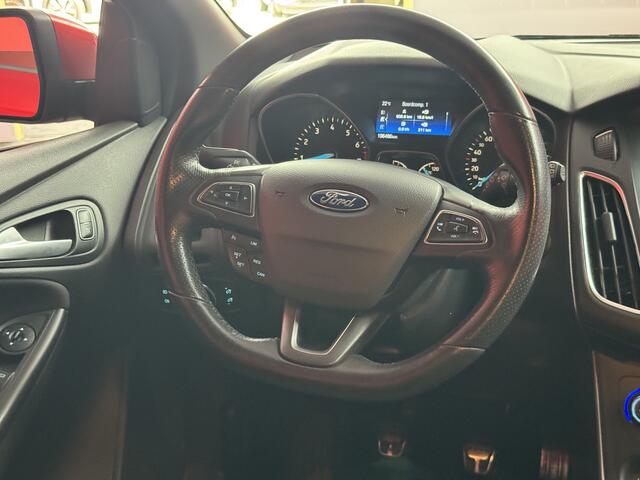 Ford FOCUS Wagon 1.0 ST-Line | Candy red | Trekhaak | NL origineel