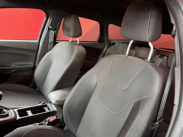 Ford FOCUS Wagon 1.0 ST-Line | Candy red | Trekhaak | NL origineel