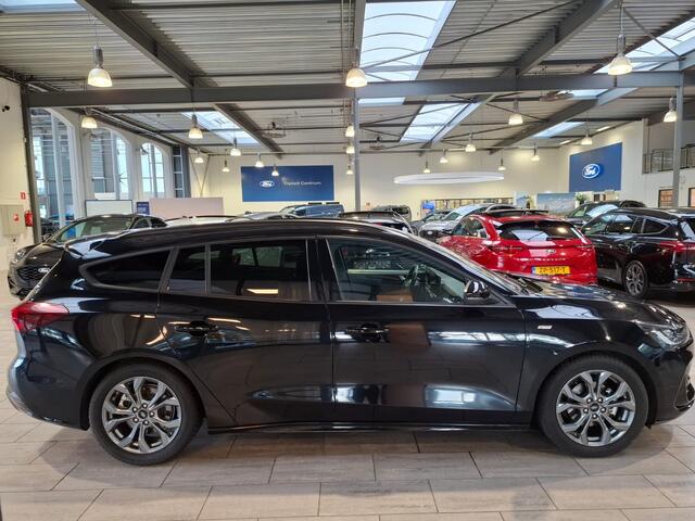 Ford FOCUS Wagon EcoBoost Hybrid 155 pk ST-Line | Winterpack | Cruise control | Camera | Clima | SYNC 4 | All-season banden | Keyless |