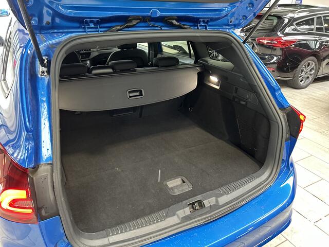 Ford FOCUS Wagon EcoBoost Hybrid 155 pk ST-Line | Winterpack | Cruise control | Camera | Clima | SYNC 4 | All-season banden | Keyless |