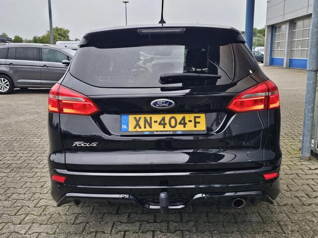 Ford FOCUS Wagon 1.5 Titanium 182 pk | 2de eigenaar | Bi-xenon | Camera | Stuur- en stoelverwarming | 18'' velgen | Zéér netjes!