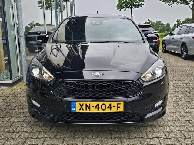 Ford FOCUS Wagon 1.5 Titanium 182 pk | 2de eigenaar | Bi-xenon | Camera | Stuur- en stoelverwarming | 18'' velgen | Zéér netjes!