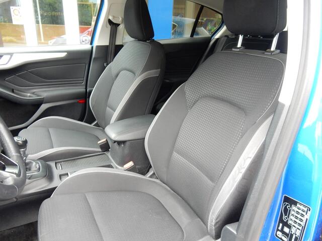 Ford FOCUS 125PK EcoBoost Titanium Business | Winter Pack | All season banden | B&O | Privacy glass | ISOFIX |