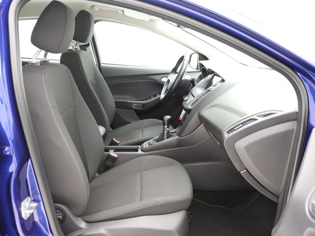 Ford FOCUS 1.0 Lease Edition Navi / PDC / Trekhaak / Origineel NL