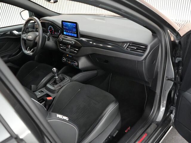 Ford FOCUS ST-3 2.3 280pk |B&O|blind spot|Apple Carplay|adaptive LED|winterpack|parkeercamera|cruise control|19" LMV|