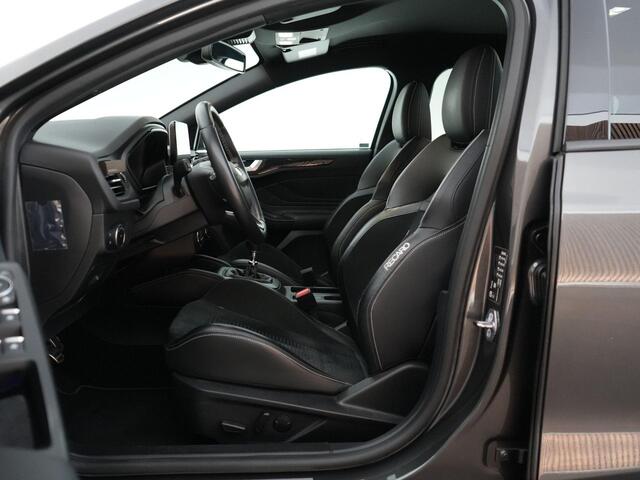 Ford FOCUS ST-3 2.3 280pk |B&O|blind spot|Apple Carplay|adaptive LED|winterpack|parkeercamera|cruise control|19" LMV|