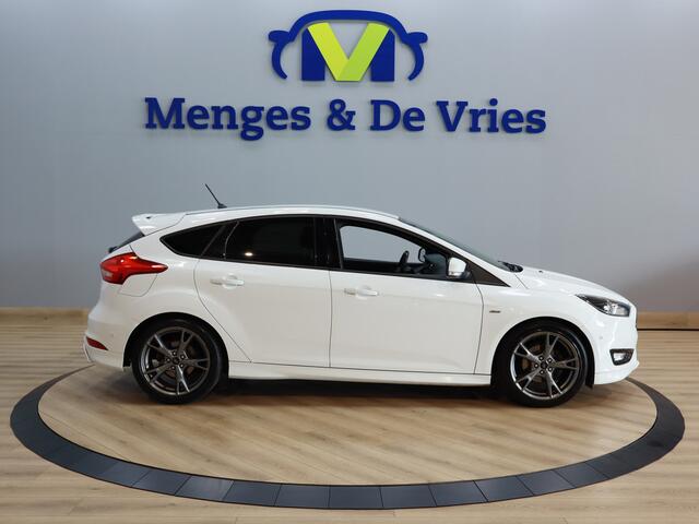 Ford FOCUS 1.0 First Edition ST Line | Airco ECC | Navigatie | Apple Carplay | Cruise Control | Parkeer Sensoren | Isofix | NAP