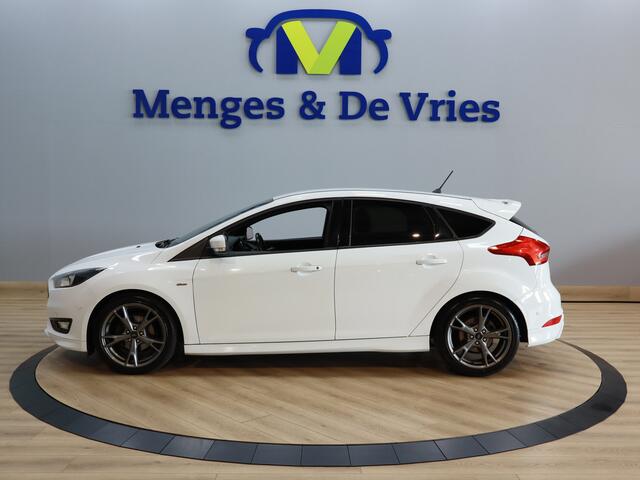 Ford FOCUS 1.0 First Edition ST Line | Airco ECC | Navigatie | Apple Carplay | Cruise Control | Parkeer Sensoren | Isofix | NAP