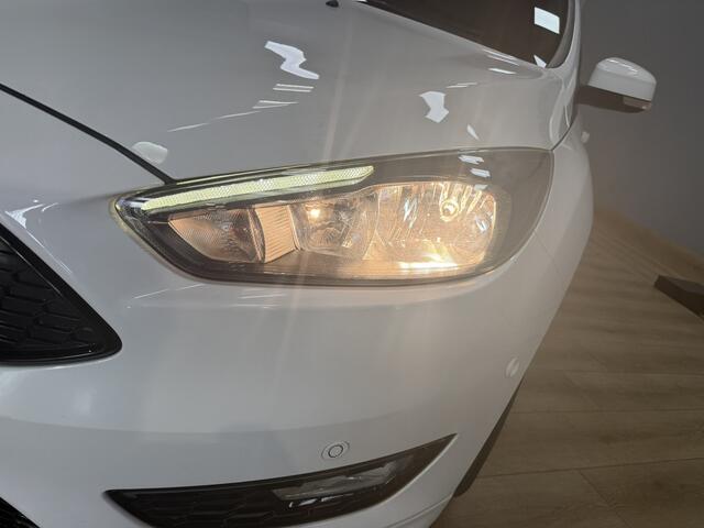 Ford FOCUS 1.0 First Edition ST Line | Airco ECC | Navigatie | Apple Carplay | Cruise Control | Parkeer Sensoren | Isofix | NAP