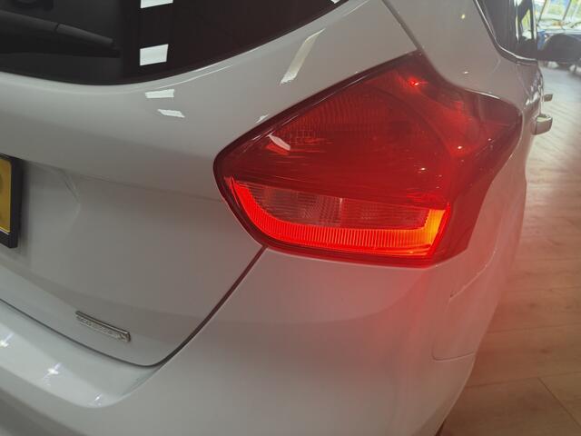 Ford FOCUS 1.0 First Edition ST Line | Airco ECC | Navigatie | Apple Carplay | Cruise Control | Parkeer Sensoren | Isofix | NAP