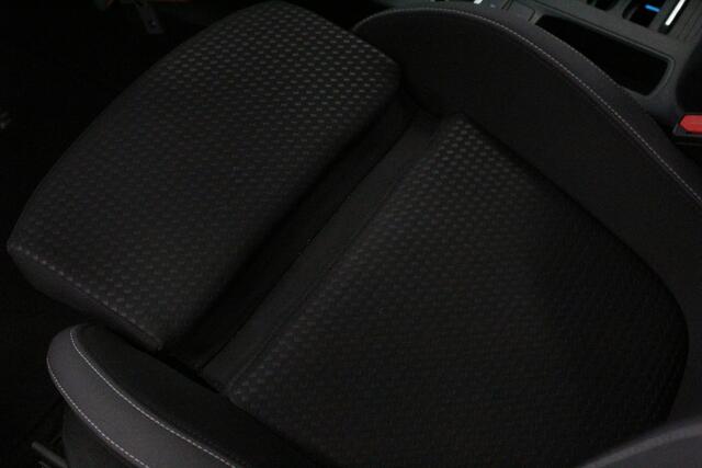 Ford FOCUS 1.0 EcoBoost Hybrid Trend Edition Business | NL-AUTO+N.A.P! | NAVIGATIE | STOEL+STUUR/VERW | PDC | DAB-RADIO |