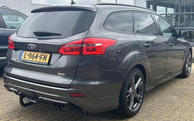 Ford FOCUS Wagon 1.5 ST-Line | SPORT | 150PK | Trekhaak | 1500KG Trekgewicht | Stoelverwarming | Stuurverwarming | Voorruitverwarming | Achteruitrijcamera | Parkeersensoren | Privacy Glass | Climate Control | 18 Inch | 2 Sleutels |