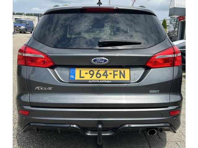 Ford FOCUS Wagon 1.5 ST-Line | SPORT | 150PK | Trekhaak | 1500KG Trekgewicht | Stoelverwarming | Stuurverwarming | Voorruitverwarming | Achteruitrijcamera | Parkeersensoren | Privacy Glass | Climate Control | 18 Inch | 2 Sleutels |