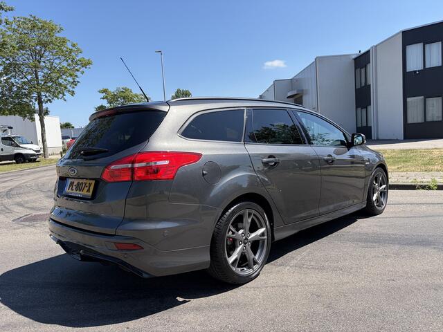 Ford FOCUS Wagon 1.0i Eco-Boost ST-Line 6-Bak 126 PK. Prachtige en goed onderhouden auto !!! Alle keuringen toegestaan !! Rijdt ook helemaal nieuw !